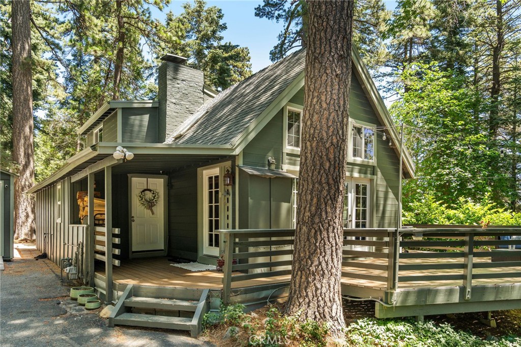 816 Fern Road Lake Arrowhead, CA 92385 - Photo 35 of 35 a front view of a house with a garden