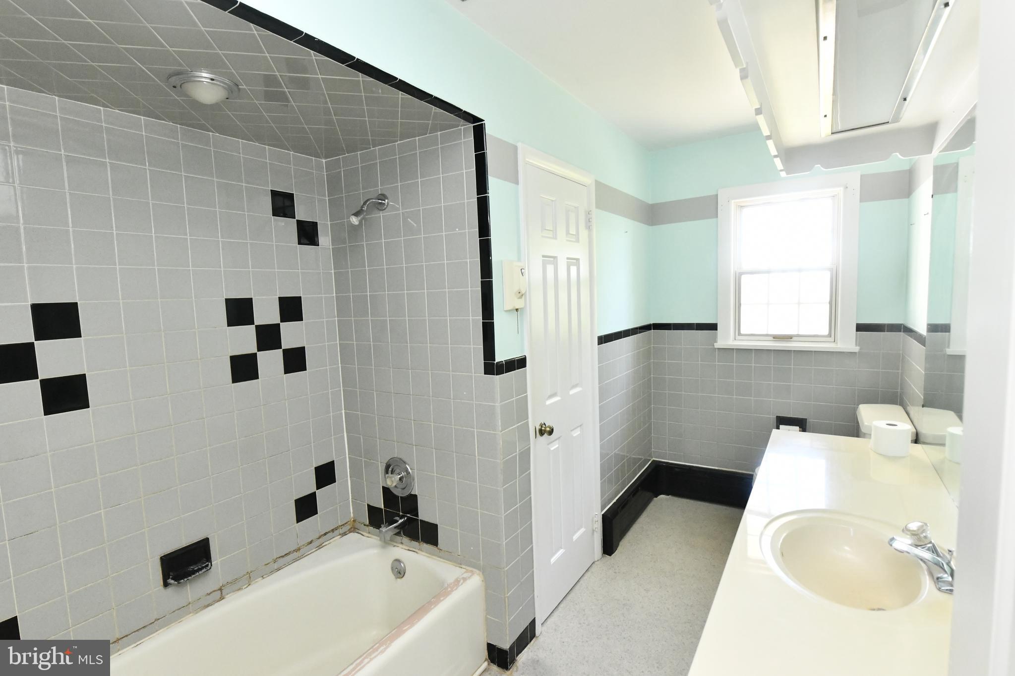 325 May Post Strasburg, PA 17579 - Photo 12 of 22 a bathroom with a bathtub sink and mirror