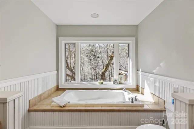 $949,777 | 34 Red Cedar Court, Sapphire, NC 28774