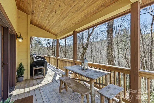 $949,777 | 34 Red Cedar Court, Sapphire, NC 28774