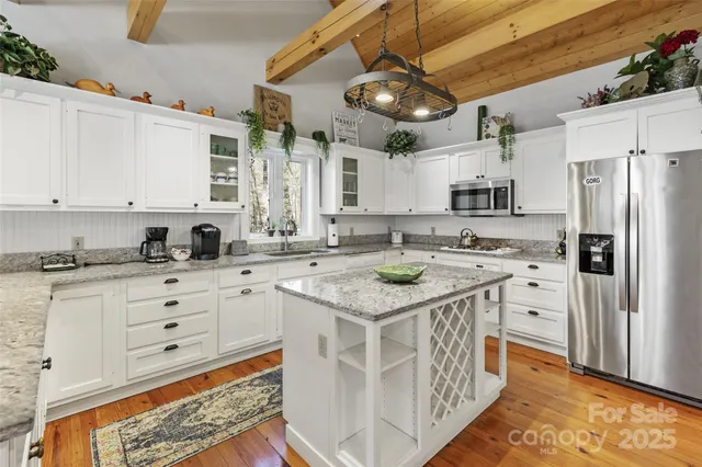 $949,777 | 34 Red Cedar Court, Sapphire, NC 28774