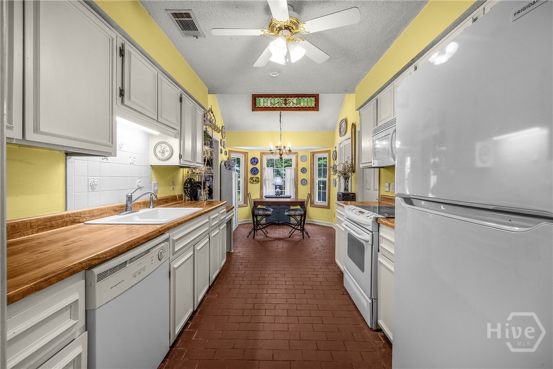 12 Sutton Road Savannah, GA 31419 - Photo 11 of 33