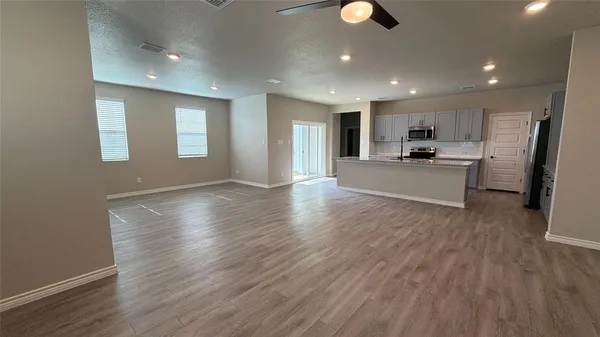$3,300 | 713 16th Street, Unit 159, Argyle, TX 76226