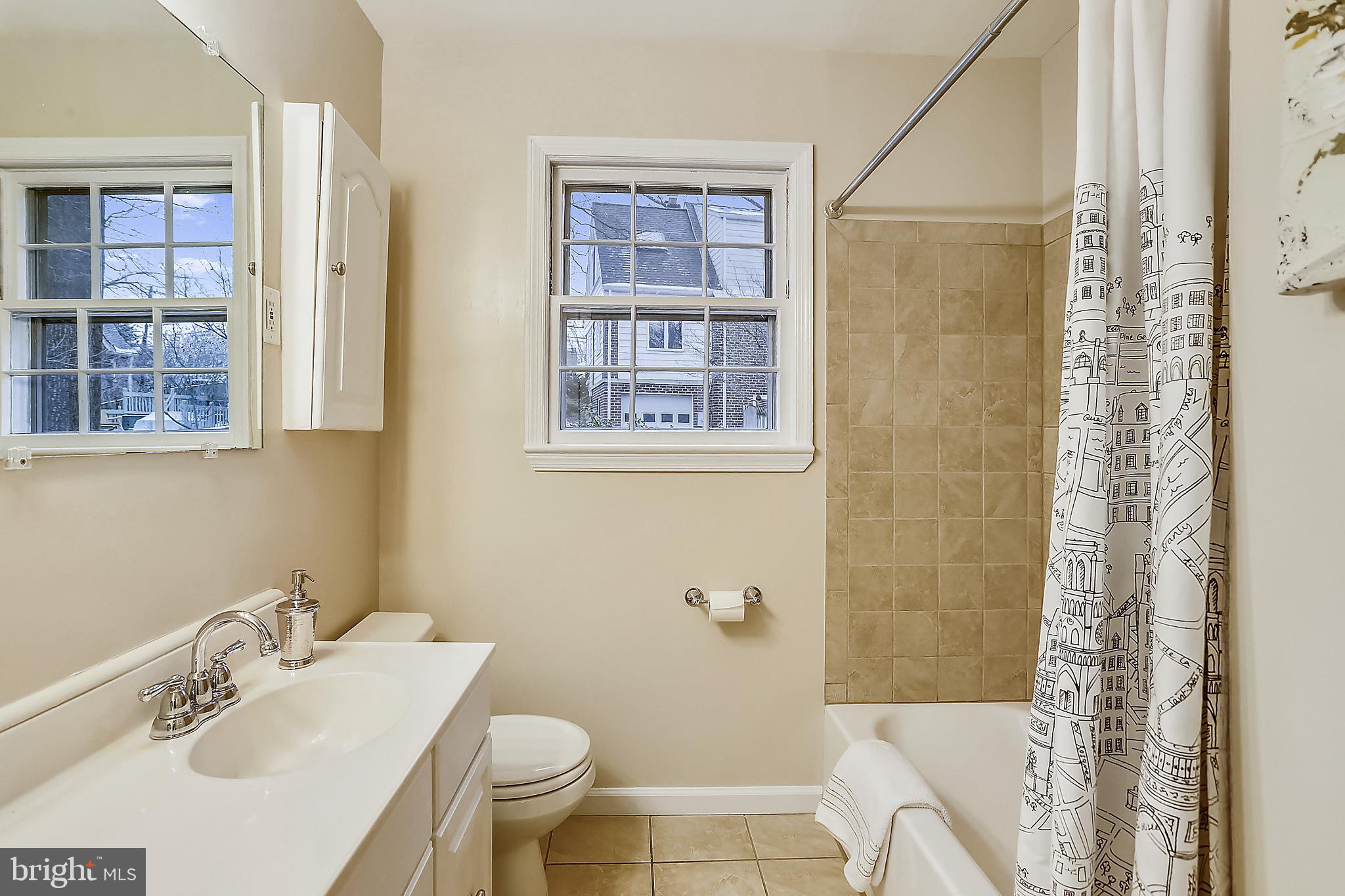 9802 Dameron Drive Silver Spring, MD 20902 - Photo 21 of 37 Main level full bath