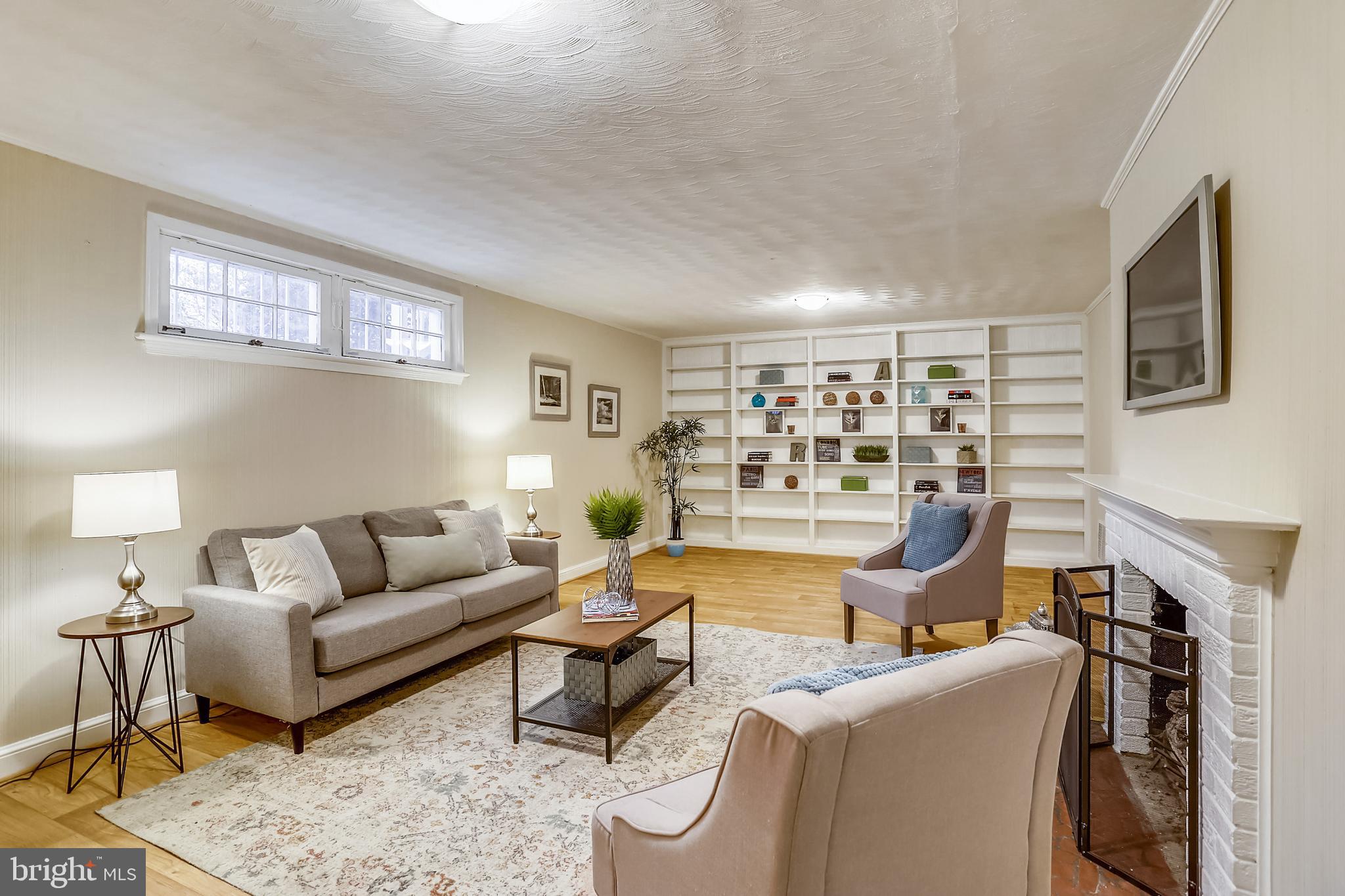 9802 Dameron Drive Silver Spring, MD 20902 - Photo 25 of 37 Family room