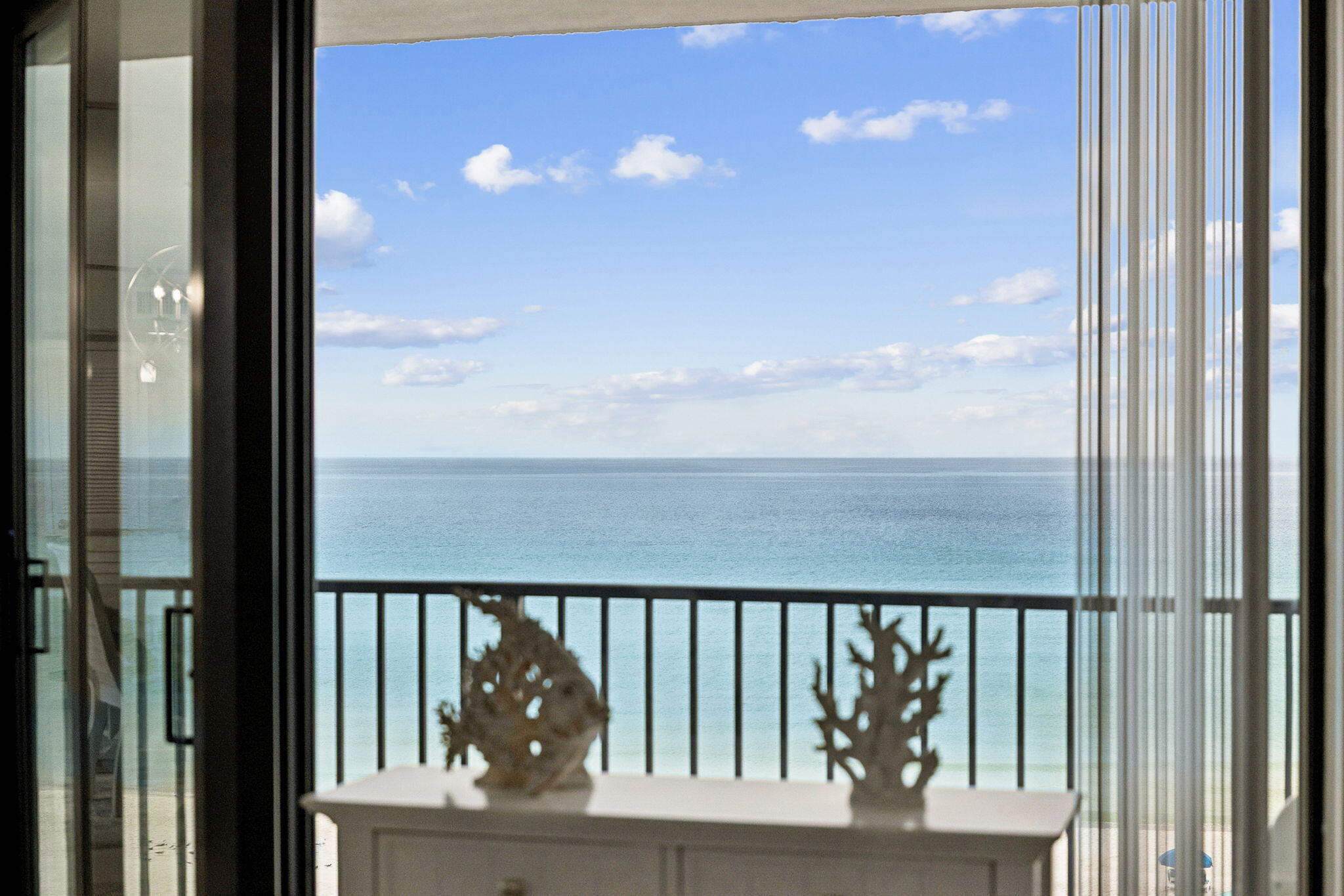 17155 Front Beach Road, Unit E501 Panama City Beach, FL 32413 - Photo 11 of 48 Living