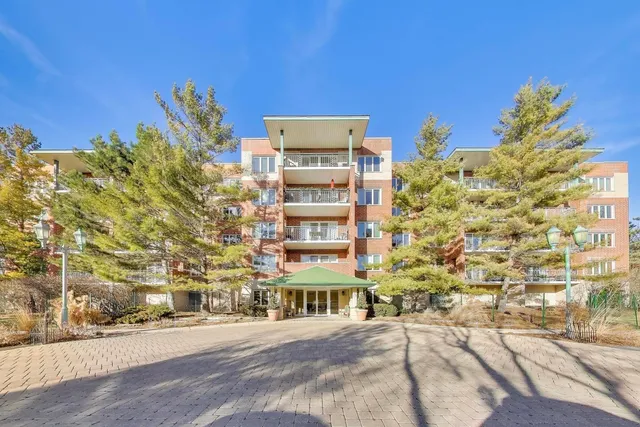 $549,000 | 3940 West Bryn Mawr Avenue, Unit 310, Chicago, IL 60646