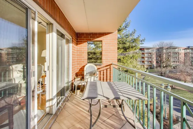 $549,000 | 3940 West Bryn Mawr Avenue, Unit 310, Chicago, IL 60646