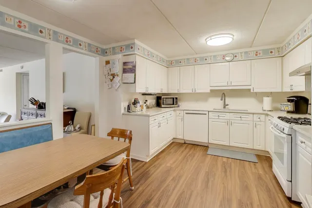 $549,000 | 3940 West Bryn Mawr Avenue, Unit 310, Chicago, IL 60646