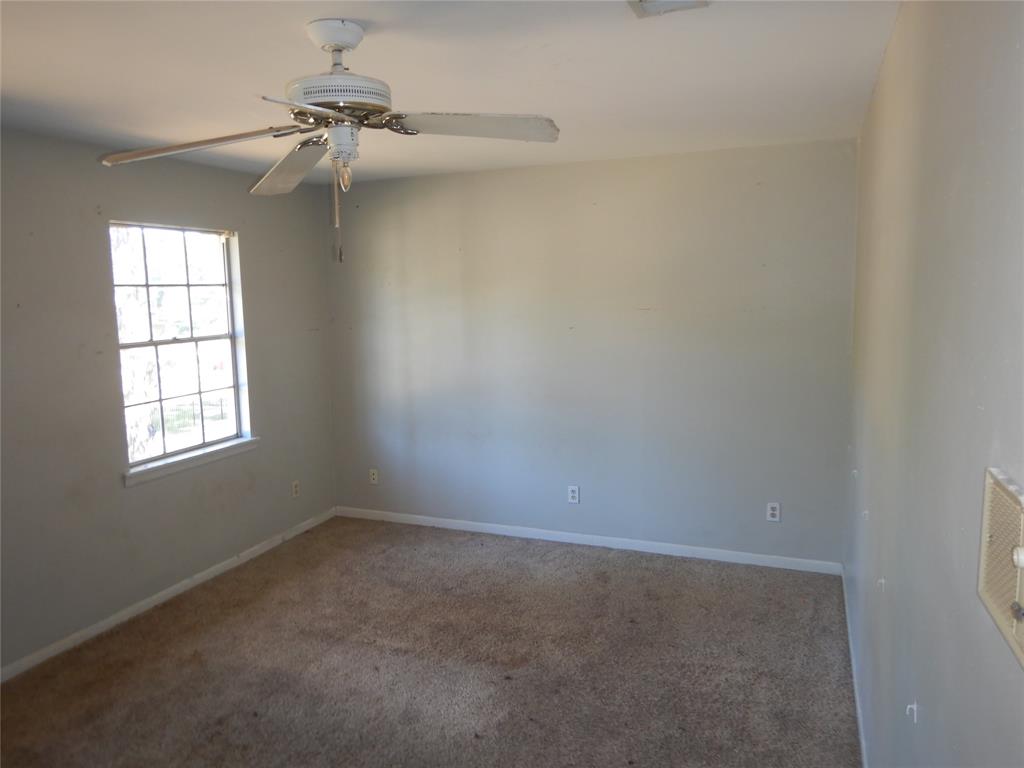 907 Japonica Lane Shreveport, LA 71118 - Photo 12 of 17 an empty room with windows and fan