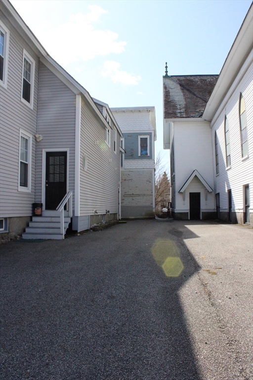 644 Pine Street Manchester, NH 03104 - Photo 4 of 32