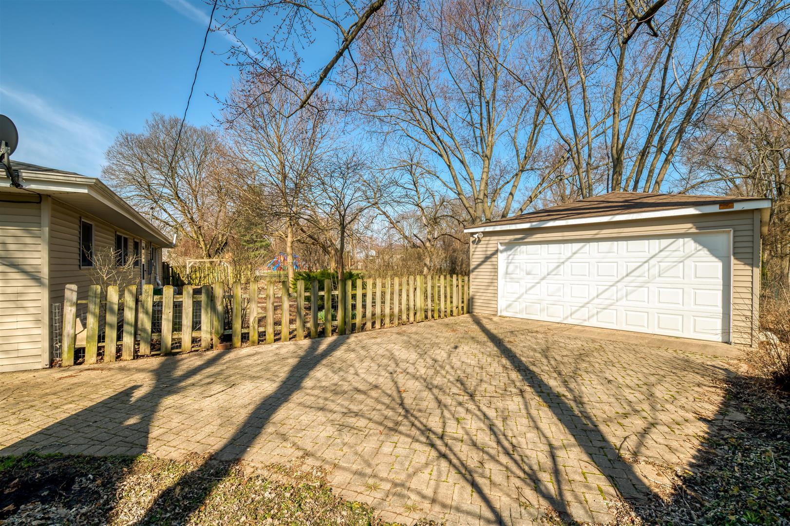 419 Thoria Road Batavia, IL 60510 - Photo 3 of 24