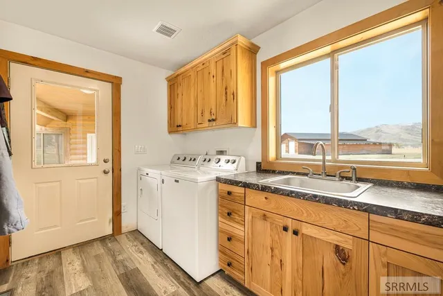 $998,000 | 3436 3350 West, Moore, ID 83255