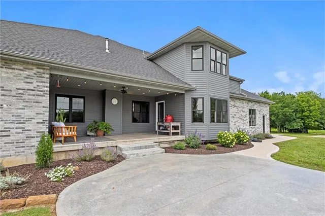 $1,150,000 | 6417 Southwest County Road 10508, Rich Hill, MO 64779