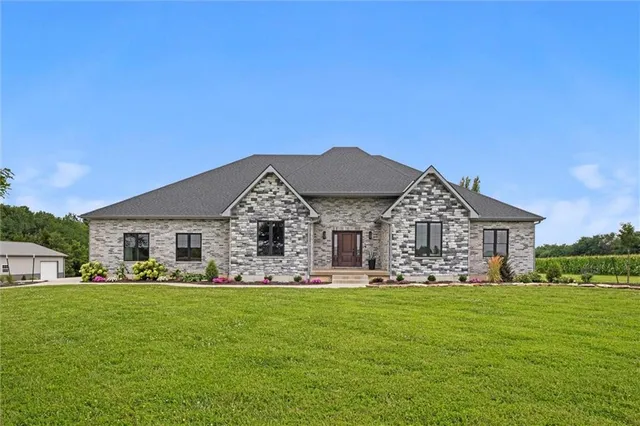 $1,150,000 | 6417 Southwest County Road 10508, Rich Hill, MO 64779