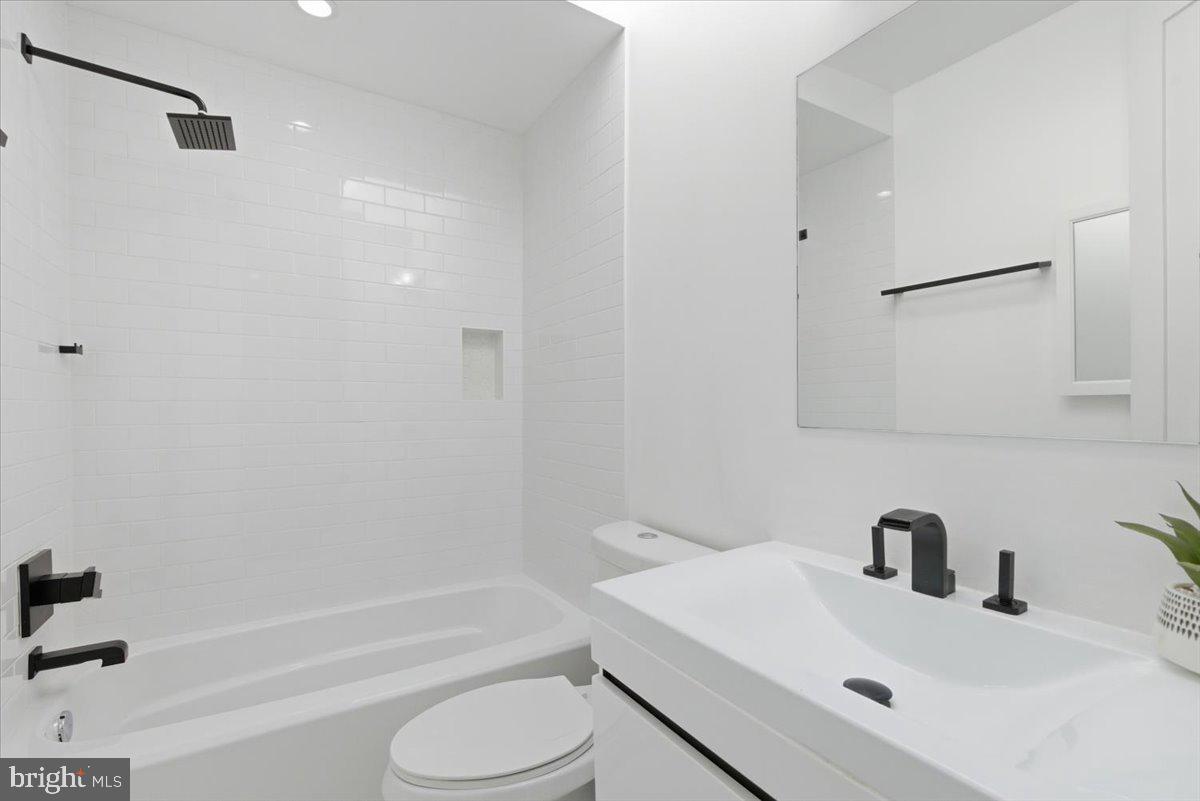 1168 Abbey Place Northeast Washington, DC 20002 - Photo 19 of 49 Unit 2 - 2 BR | 2.5 BA | Parking | Roof Deck
