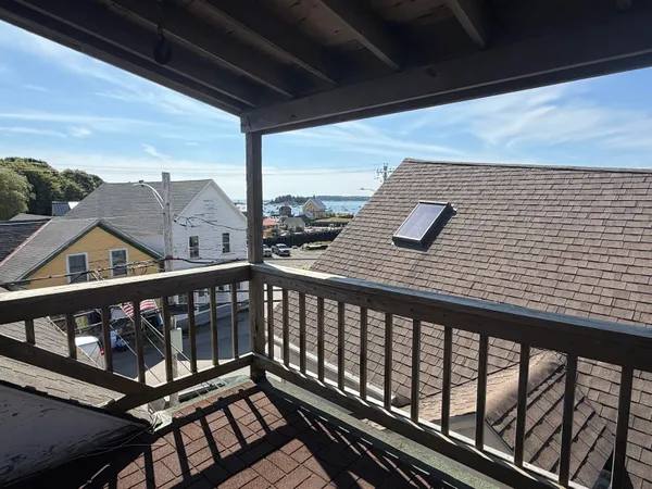 $598,000 | 64 Main Street, Vinalhaven, ME 04863