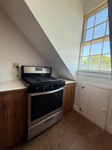 $649,000 | 64 Main Street, Vinalhaven, ME 04863