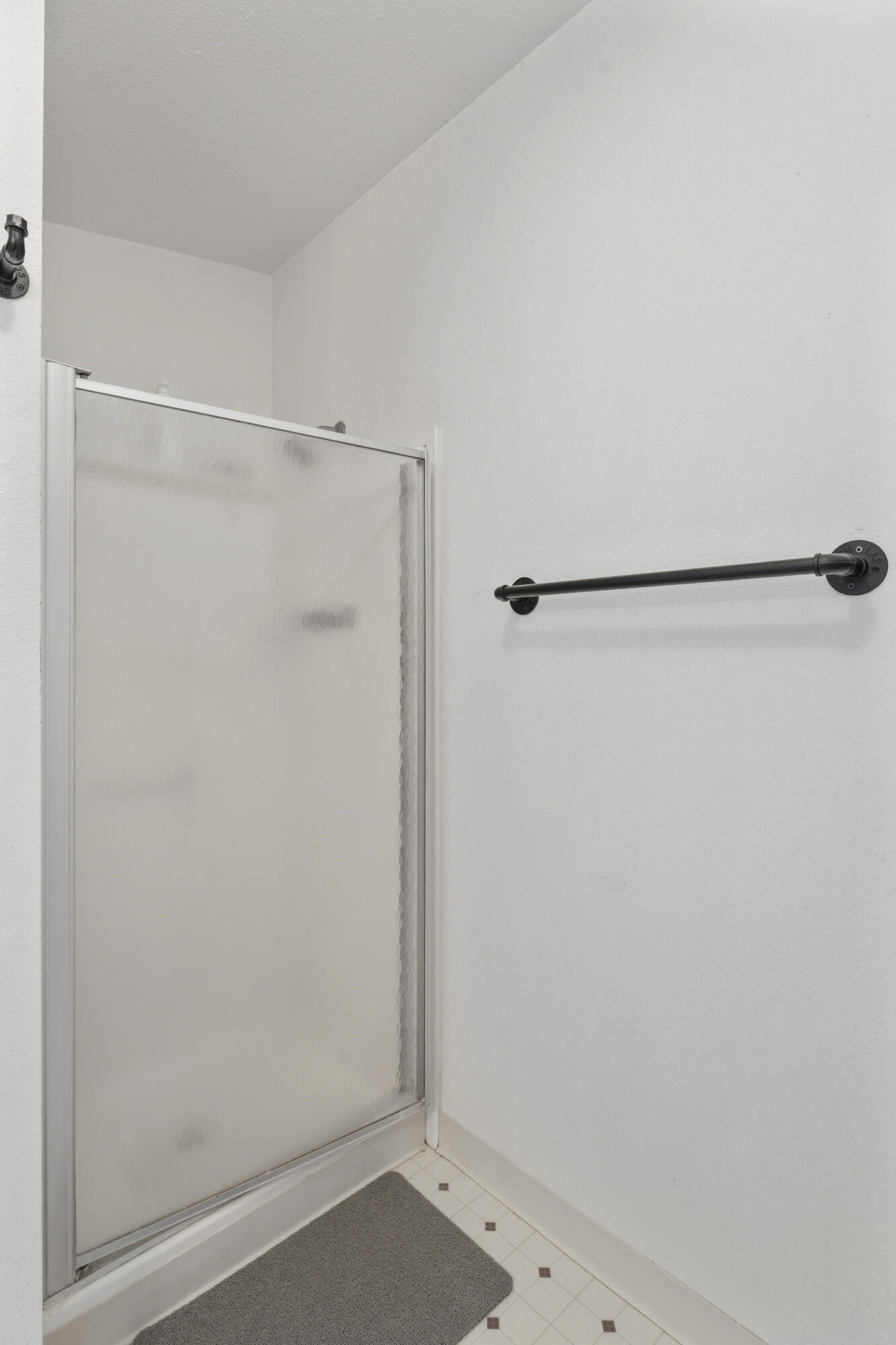16928 Covina Road Bend, OR 97707 - Photo 26 of 48 a view of bathroom