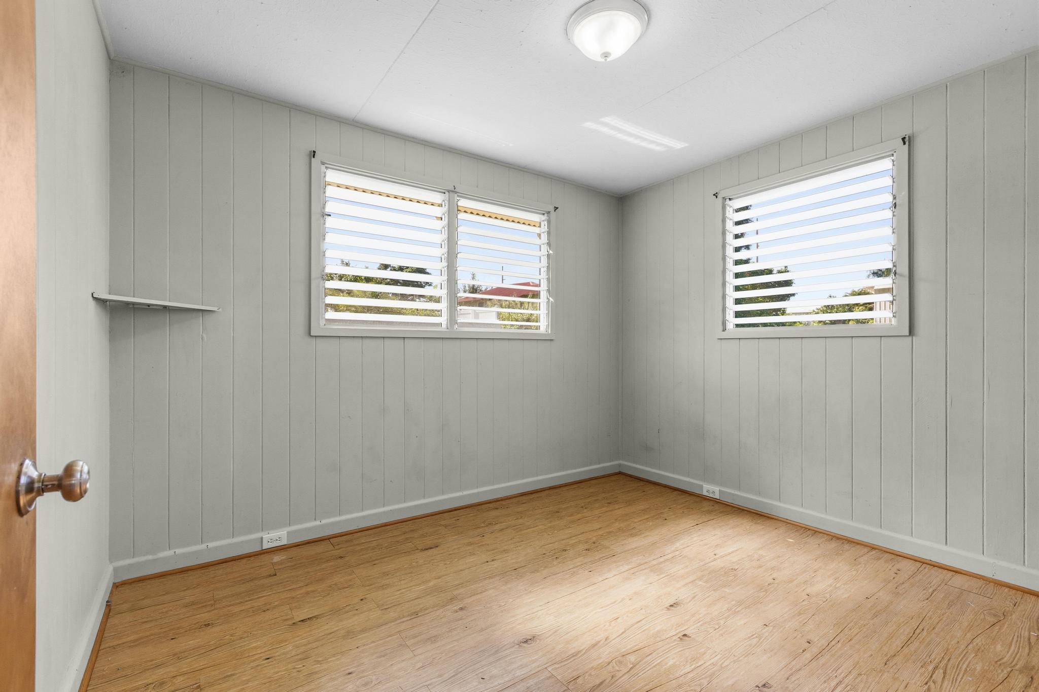 1560 Kilauea Avenue Hilo, HI 96720 - Photo 26 of 29 an empty room with a window