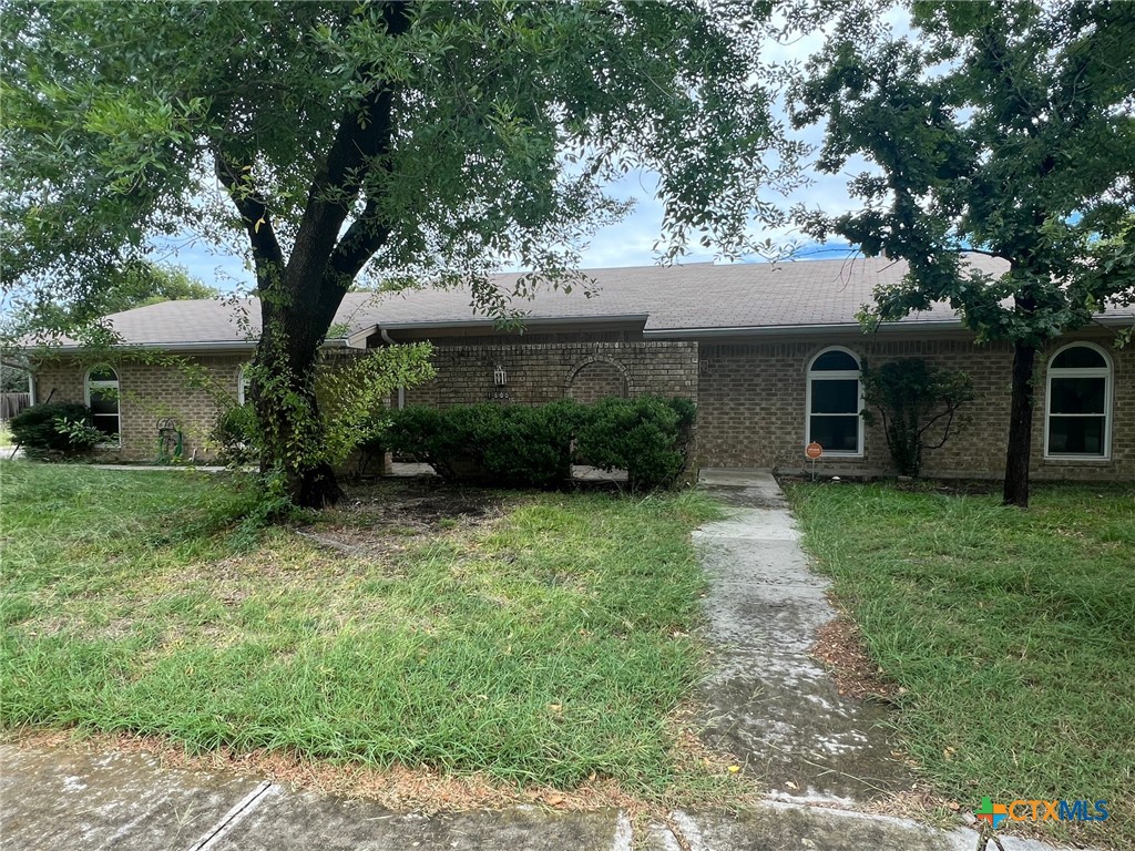 1600 Halbert Street Killeen, TX 76541 - Photo 3 of 15 a front view of a house with a yard