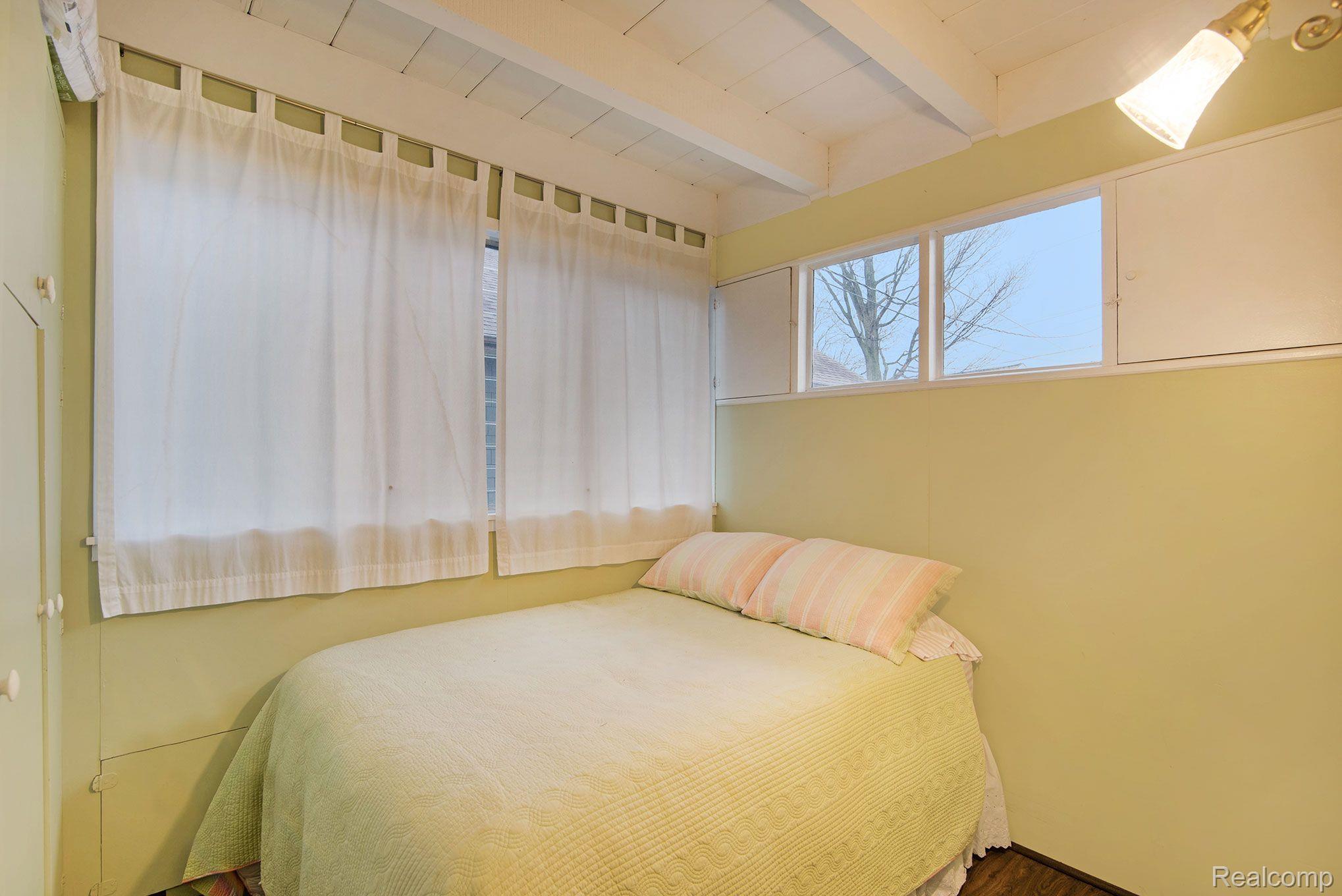 13190 Log Cabin Point Fenton, MI 48430 - Photo 19 of 29 Gallery Image 19