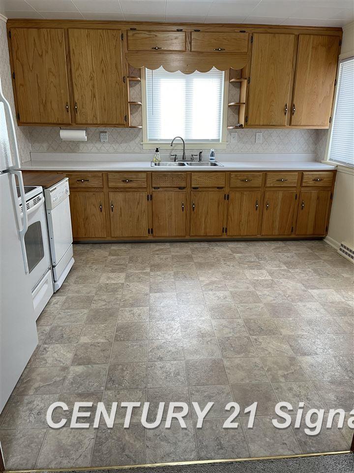 11664 West Freeland Road Freeland, MI 48623 - Photo 4 of 18 Gallery Image 4