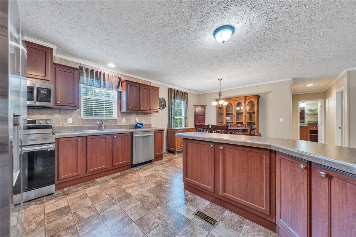 2744 Rutrough Road Southeast Roanoke, VA 24014 - Photo 11 of 31 18-MIB02194
