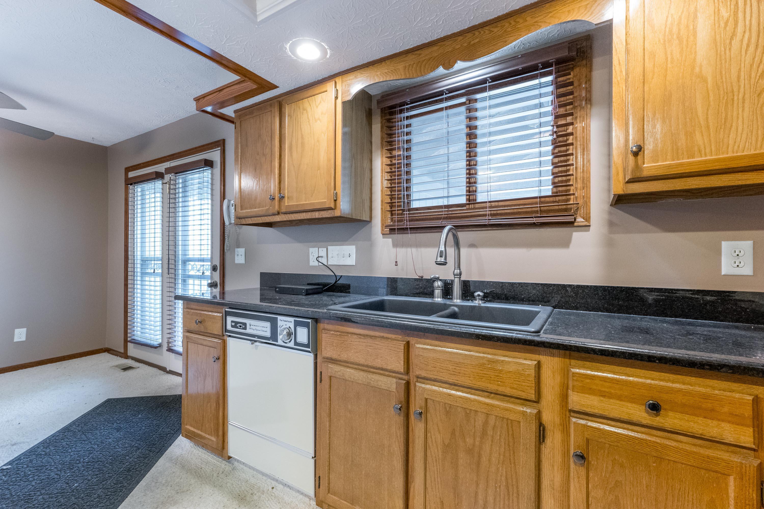 5275 Timberline Road, Unit 147 Columbus, OH 43220 - Photo 12 of 41 Kitchen