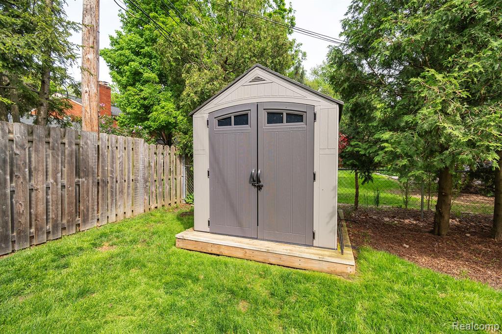 580 Cook Road Grosse Pointe Woods, MI 48236 - Photo 46 of 48