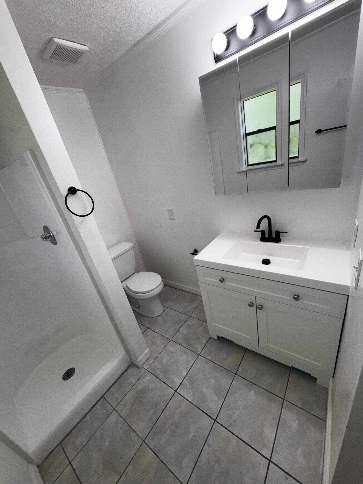 1464 West 32nd Street Riviera Beach, FL 33404 - Photo 18 of 28 bathroom 1