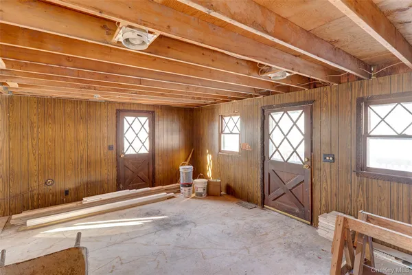 a view of a livingroom with windows