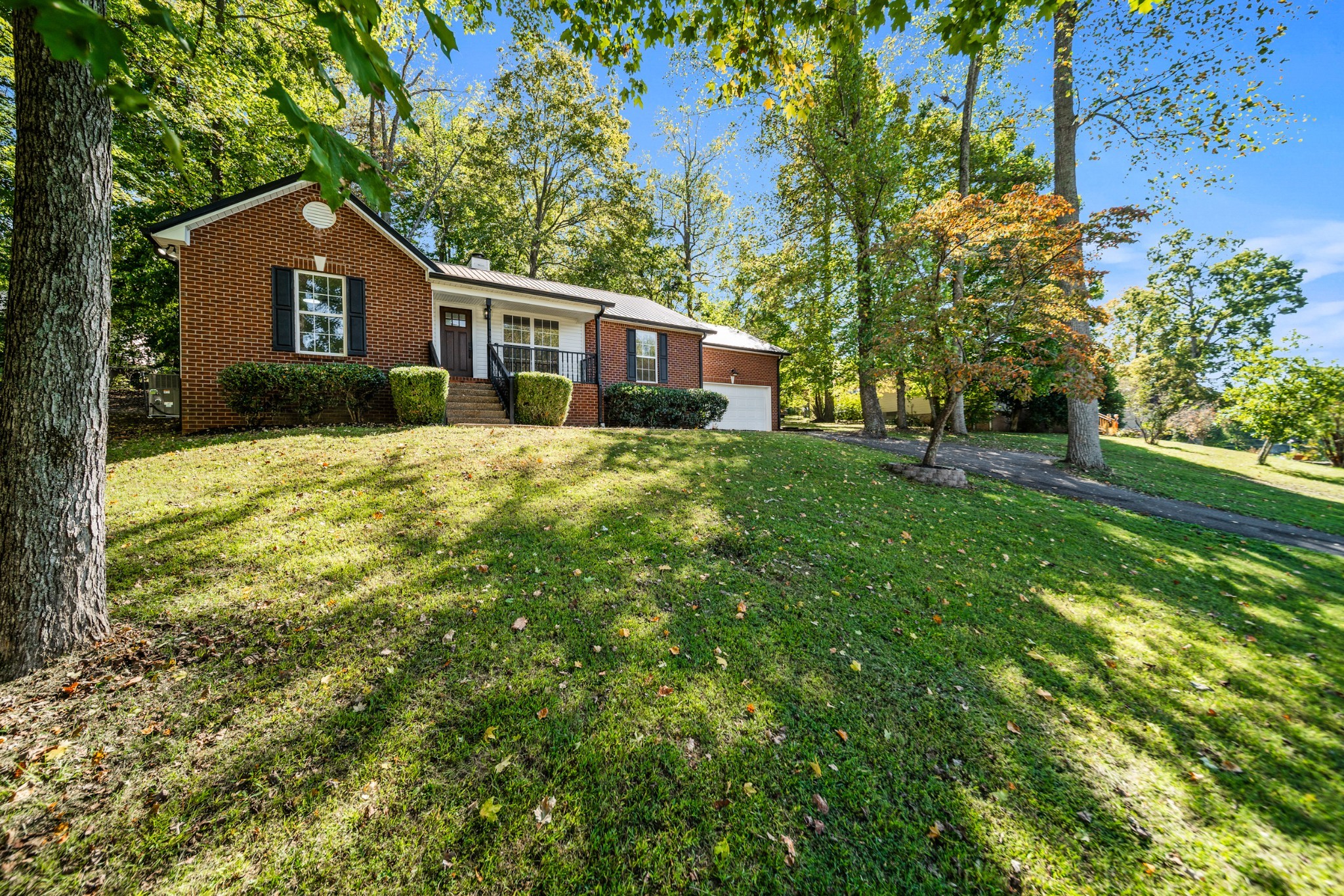 812 Hunters Crossing Lane Springfield, TN 37172 - Photo 35 of 39 a front view of a house with a yard