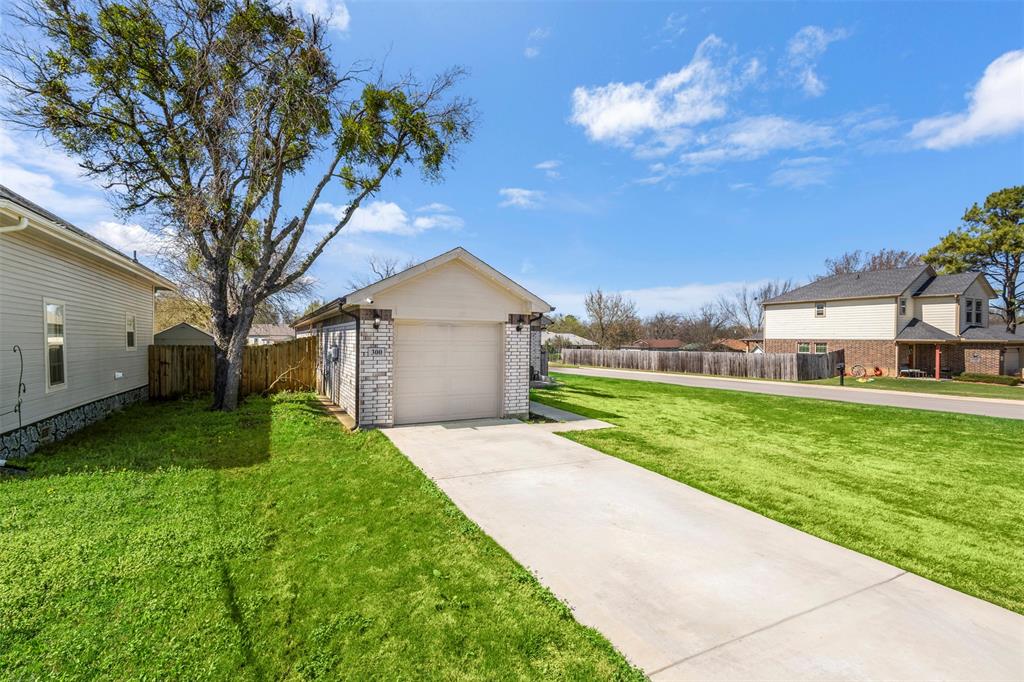 300 Lipscomb Street Cleburne, TX 76031 - Photo 27 of 32