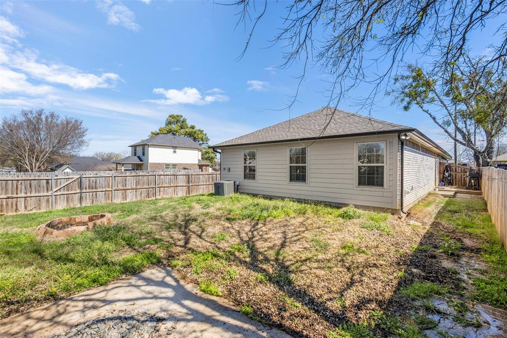 300 Lipscomb Street Cleburne, TX 76031 - Photo 30 of 32