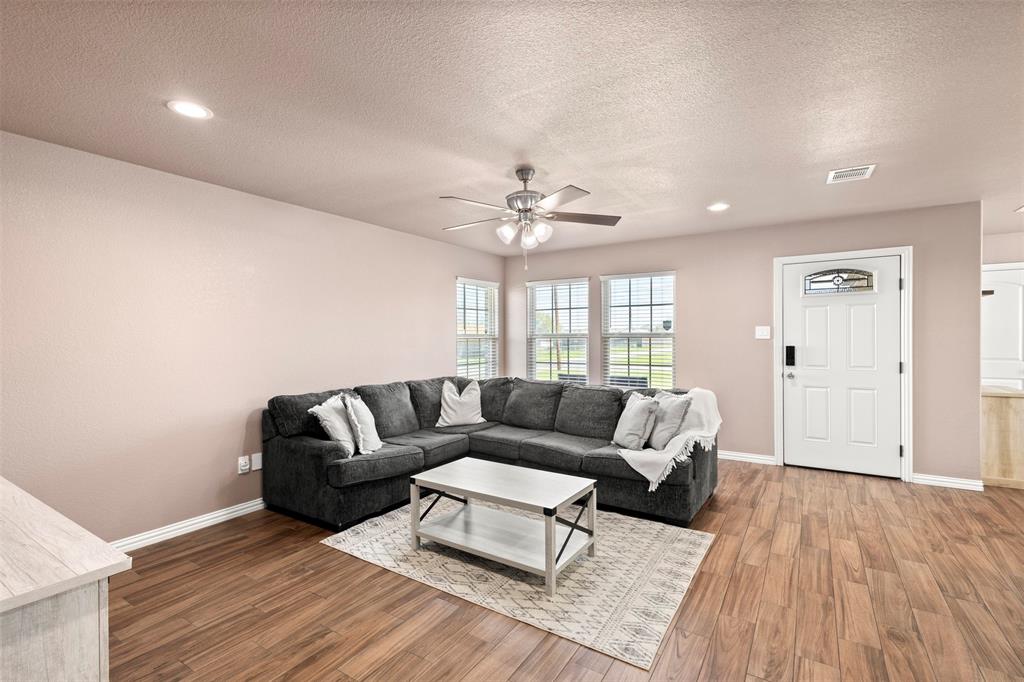 300 Lipscomb Street Cleburne, TX 76031 - Photo 5 of 32