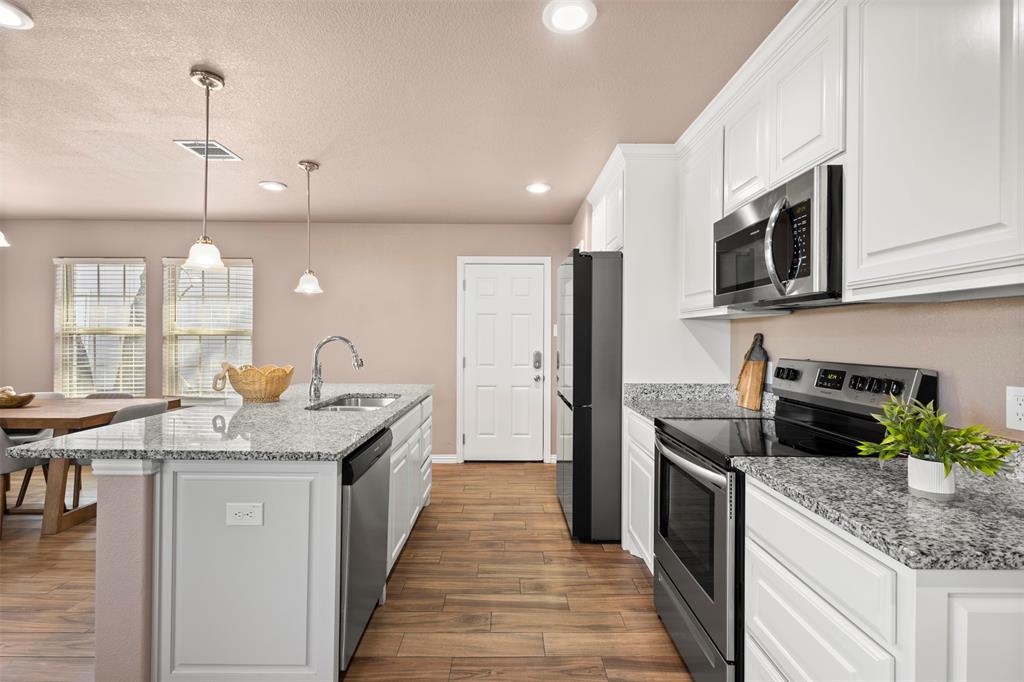 300 Lipscomb Street Cleburne, TX 76031 - Photo 9 of 32