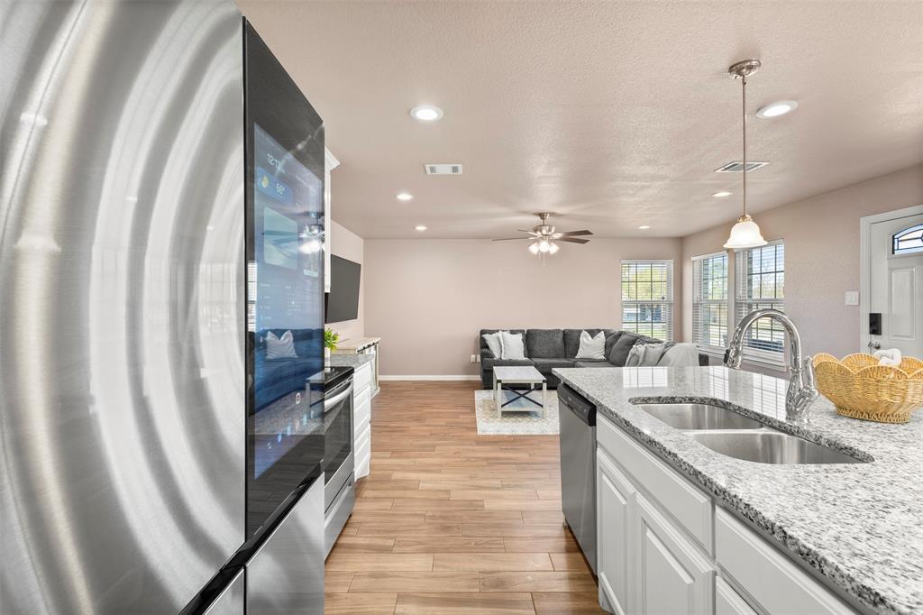 300 Lipscomb Street Cleburne, TX 76031 - Photo 10 of 32