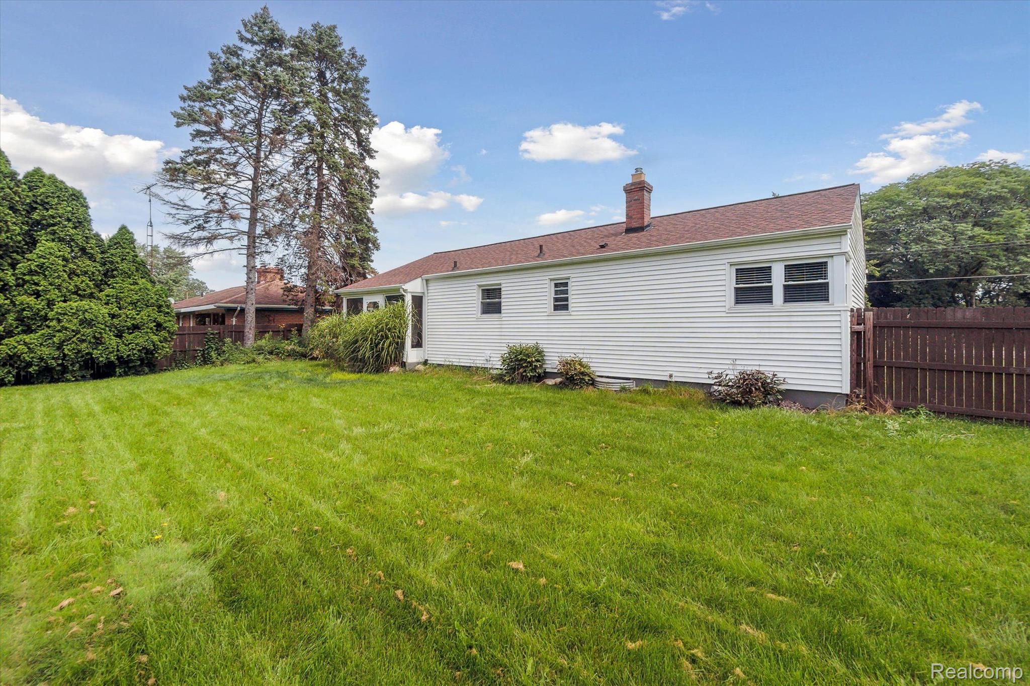 2137 Covert Road Burton, MI 48509 - Photo 17 of 25 Gallery Image 17
