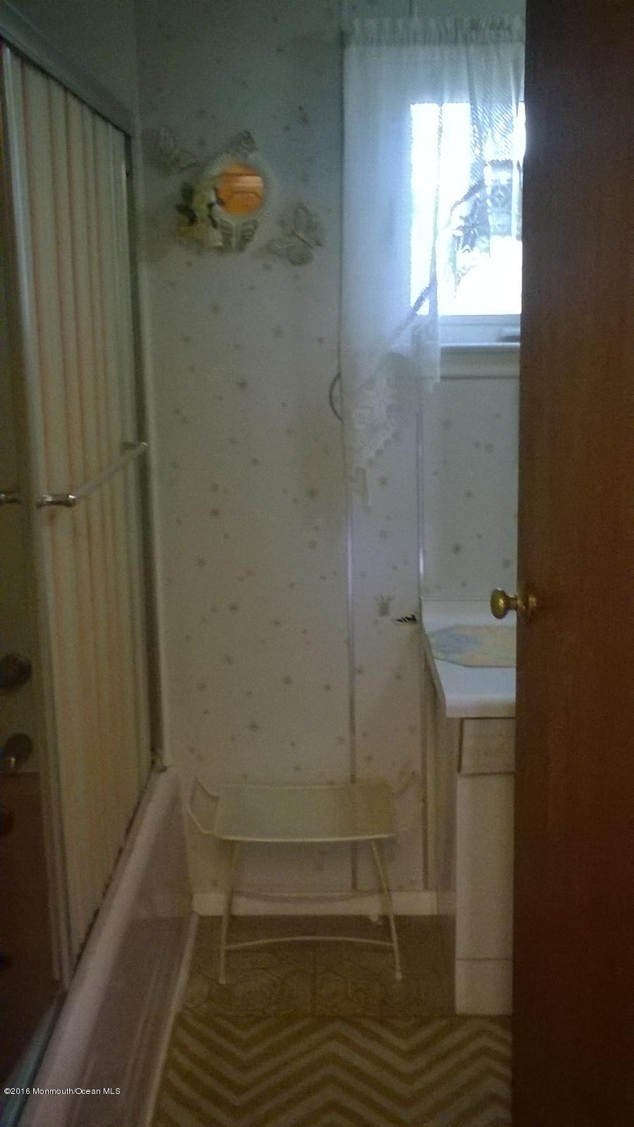 13 West Rutherford Lane Lavallette, NJ 08735 - Photo 7 of 33 Bathroom2