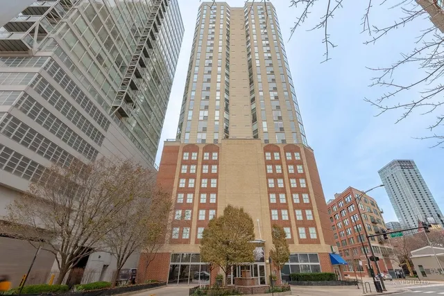 $299,000 | 645 North Kingsbury Street, Unit 1205, Chicago, IL 60654