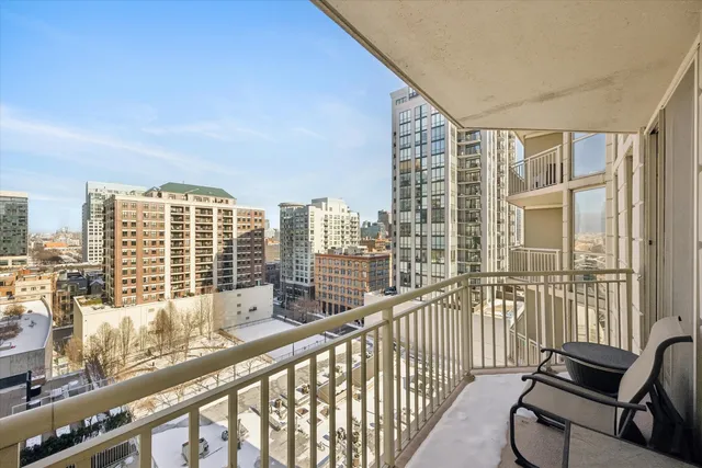 $299,000 | 645 North Kingsbury Street, Unit 1205, Chicago, IL 60654