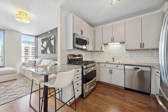 $299,000 | 645 North Kingsbury Street, Unit 1205, Chicago, IL 60654