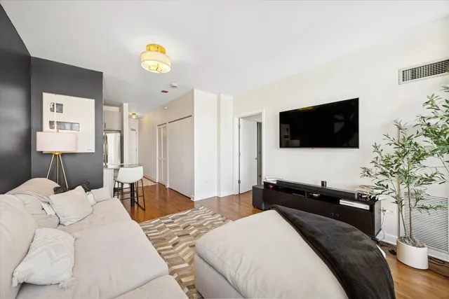 $299,000 | 645 North Kingsbury Street, Unit 1205, Chicago, IL 60654