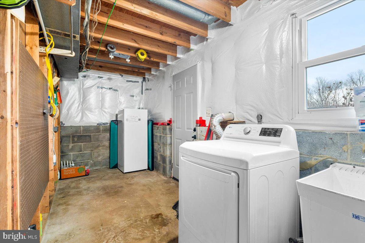 1489 Eden Drive Frederick, MD 21701 - Photo 40 of 43 a utility room with dryer and washer