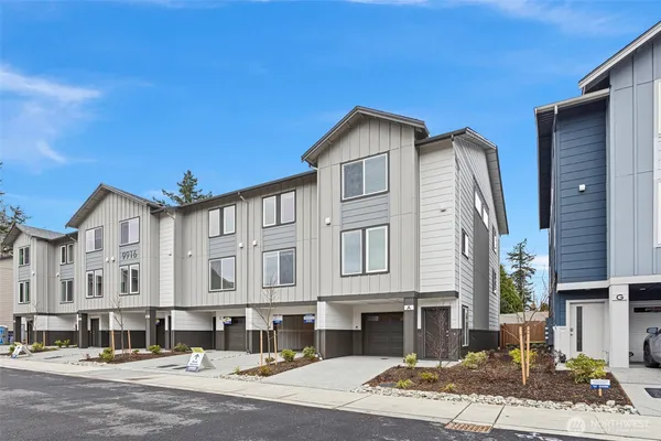 $3,200 | 9916 18th Avenue West, Unit G, Everett, WA 98204