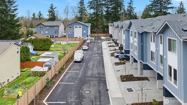 $3,200 | 9916 18th Avenue West, Unit G, Everett, WA 98204