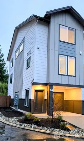$3,200 | 9916 18th Avenue West, Unit G, Everett, WA 98204