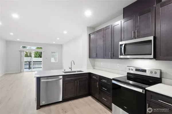 $3,200 | 9916 18th Avenue West, Unit G, Everett, WA 98204