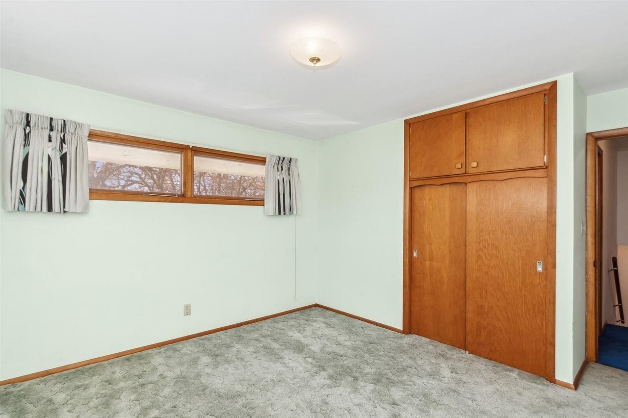 1674 Ridge Road Iowa City, IA 52245 - Photo 12 of 29 Gallery Image 12